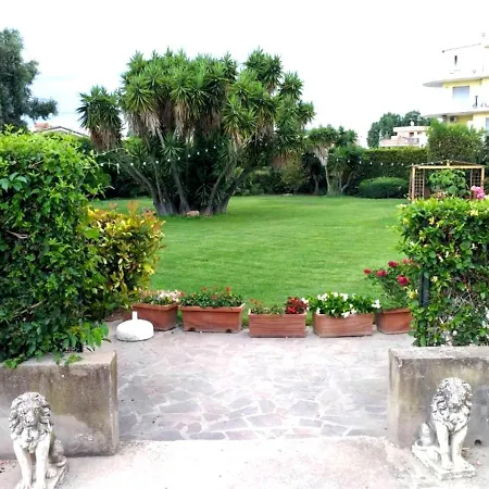 Royal Penthouse - Three-bedroom - Airport Apartment *