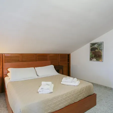 Royal Penthouse - Three-bedroom - Airport Apartment *