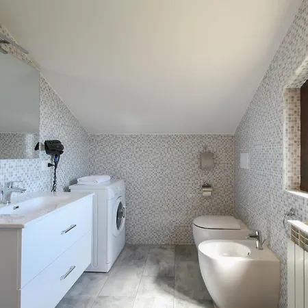 Royal Penthouse - Three-bedroom - Airport Apartment