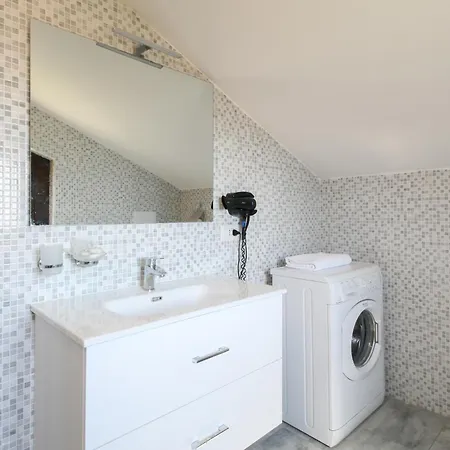 Royal Penthouse - Three-bedroom - Airport Apartment
